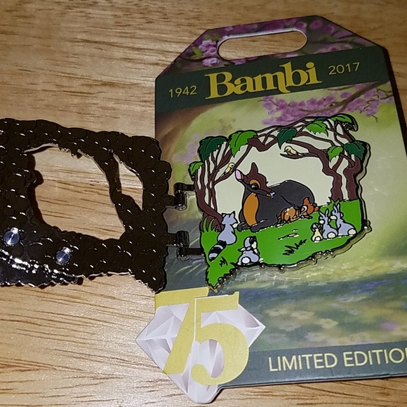 Disney Pins - Picture 3 of 4